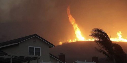 Se registra extraño tornado de fuego en California