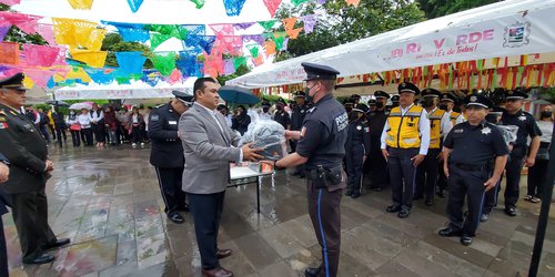 Entregó el alcalde Urbiola 127 Uniformes completos a policías municipales.