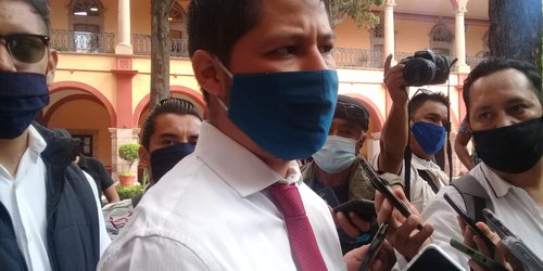 Universitarios promueven amparos ante alza de cuotas