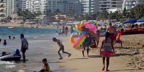 "Pues ya lo bailado quién nos lo quita": regreso de vacacionistas en México