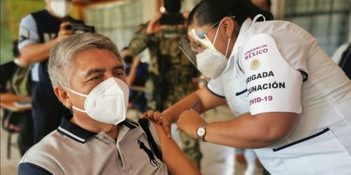 Inicia proceso de vacunación a docentes en SLP