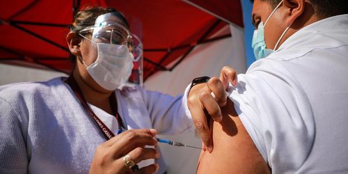 Qué puedes hacer y qué no tras recibir la vacuna contra Covid-19, según la ciencia