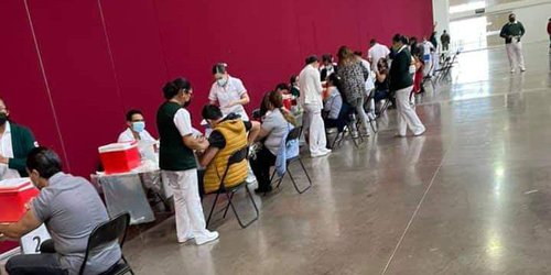 Poca afluencia de mayores de 40 años a vacunarse en SLP y Soledad