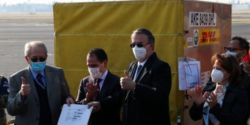 El primer lote de vacunas contra el COVID-19 llega a México