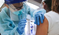 En enero comenzaría vacunación contra Covid a personal de salud potosino