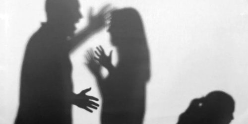 Policía detiene a tipo del Refugio por golpear a su mujer