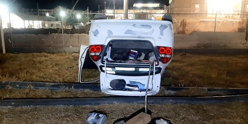 Automóvil volcó frente a minera de Llanitos