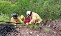 Dos mujeres heridas en volcadura de vehículo en carretera 70