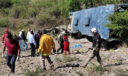 Vuelca autobús con indocumentados: mueren seis