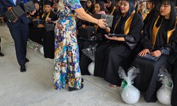 Karen Manríquez apadrina a nueva generación de licenciadas en Educación Preescolar en Rayón