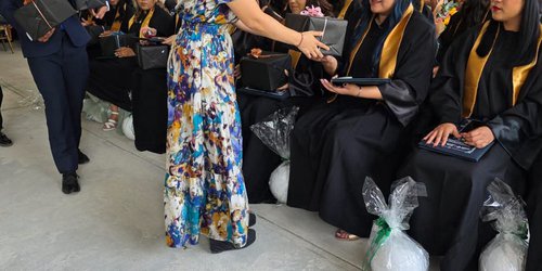 Karen Manríquez apadrina a nueva generación de licenciadas en Educación Preescolar en Rayón