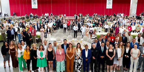 Reconocen a maestras y maestros hasta por 45 años de servicio educativo