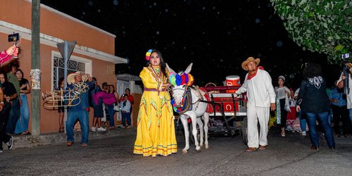 Ni la lluvia frena la fiesta: Ciudad Fernández celebra el Burrito Mezcalero y la Quema de Toritos