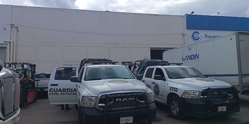 Catean inmuebles en SLP; aseguran tractocamiones, vehículos, motos e inhibidores