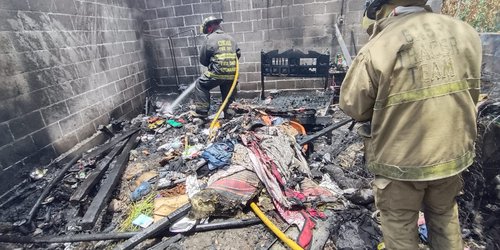 Cortocircuito consume humilde vivienda; familia pierde todo en Rioverde