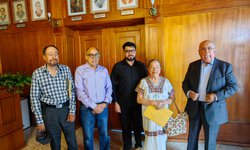 Integrantes del grupo “Memoria Histórica” proyectan rotonda de hombres ilustres y columbario