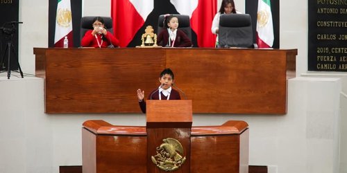 Niño de Santa Catarina destaca en Parlamento Infantil 2026 del Congreso del Estado