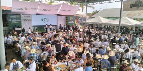 Tierra Ganadera vive su gran fiesta en la FENAPO
