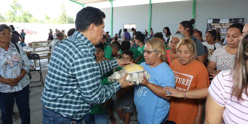 Oscar Bautista lleva jornada de apoyos y servicios gratuitos a familias de Progreso