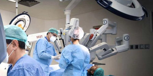 Comienzan en México las cirugías robóticas de columna vertebral.