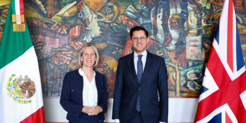 México expande su horizonte en el libre comercio al sellar un renovado tratado con Reino Unido.