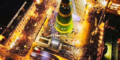 Potosinos viven la fiesta de la navidad con el encendido del árbol más grande del país