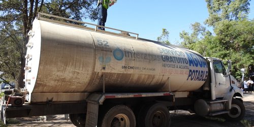 La CEA impulsa padrón para regular pipas de agua