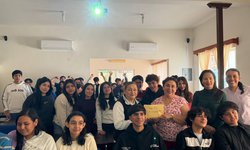 Alumnos de la Prepa Rio entregan donativo de 22 mil pesos a la UBR