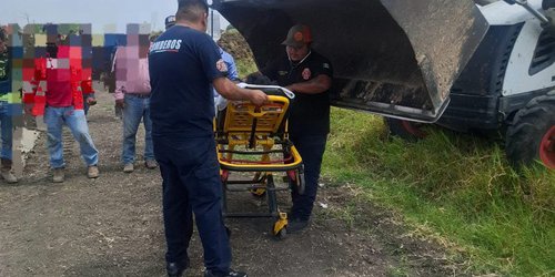 Rescatan con vida a trabajador tras derrumbe de zanja en Tamuín