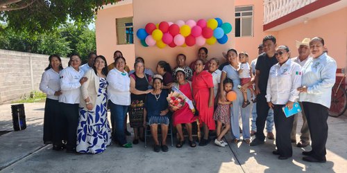 Presidenta del DIF Municipal comparte momentos de alegría con el grupo INAPAM “Años Dorados”