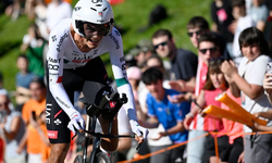 Isaac del Toro finaliza en sitio 13 en la etapa inicial de la Vuelta al País Vasco.