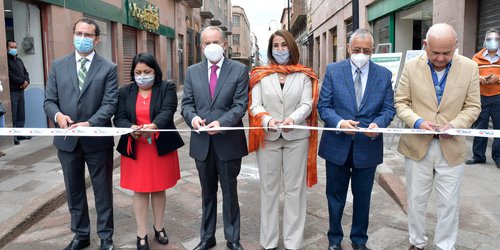 JM Carreras inaugura la rehabilitación de la calle 5 de mayo