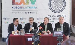 Presentan el libro "Balas con remitente" por el escritor Fernando Coca Meneses en recinto legislativo