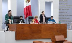 Presentan iniciativa para decretar el 8 de diciembre como Día del Taxista y Transportista Potosino