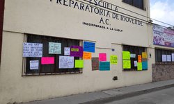 Nuevas mantas en la prepa Río, ahora a favor de maestro