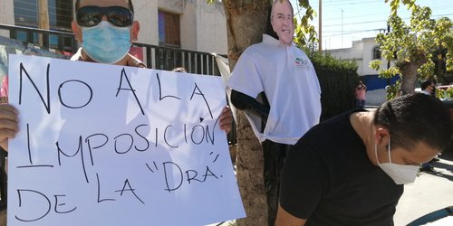 Protestan en Comité de Morena por candidatura de Mónica Rangel