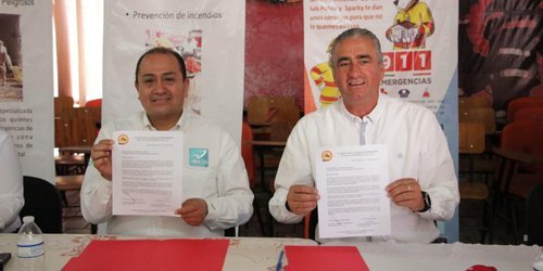 Se reúne Francisco Javier Rico con asociación de policías y Bomberos