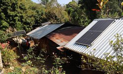 Paneles solares transforman vida de familias en la sierra de Xilitla