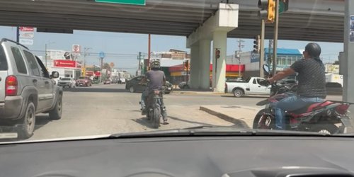 Exhorta Tránsito de Rioverde a respetar distancia en cruces y reglas viales