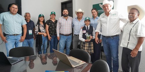Niña directora de Desarrollo Rural por un día gestiona mil árboles para escuelas de Ciudad Fernández
