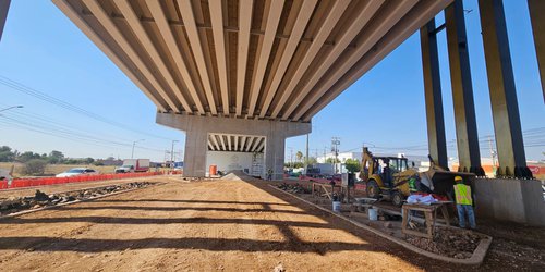 Continúan cierres viales por montajes de trabes en puente