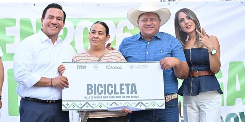 Secretario de Gobierno entrega apoyos a familias de Villa de Arriaga