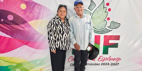 DIF de Ciudad Fernández entrega medicamento especializado a adulto mayor con EPOC