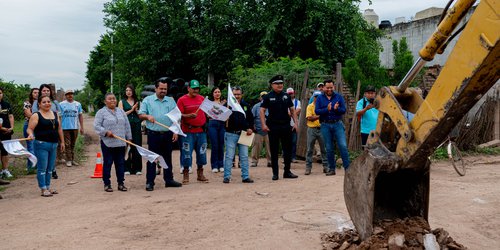 Llevan más obras de drenaje sanitario a la calle Juan Escutia del Ejido El Refugio