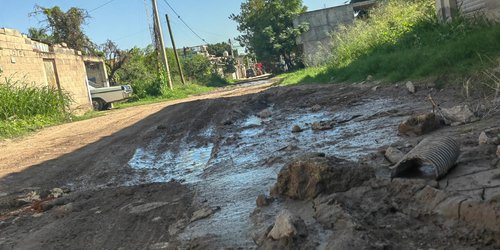Denuncian malas condiciones de acceso a clínica del ISSSTE en Rioverde