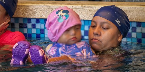 Niñas y niños reciben hidroterapias especializadas de la clínica CREER en la UBR de CdFdz
