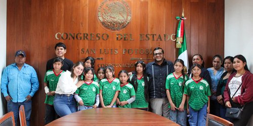 DIF de Santa Catarina reconoce a niñas futbolistas con recorrido educativo y recreativo en la capital