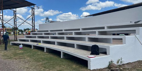 Realizan trabajos de pintura en los terrenos de la feria de El Refugio previo a las fiestas patronales