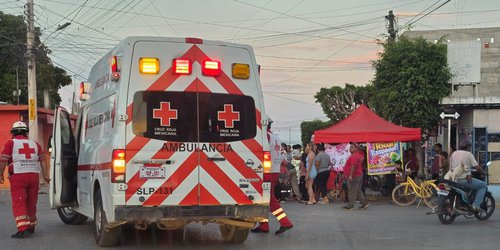 Choque entre dos motocicletas deja tres lesionados en Rioverde