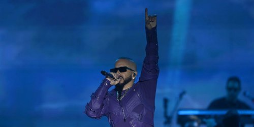 Yandel Sinfónico enciende la FENAPO 2026 con un “reguetón oscuro” ante miles de fans
